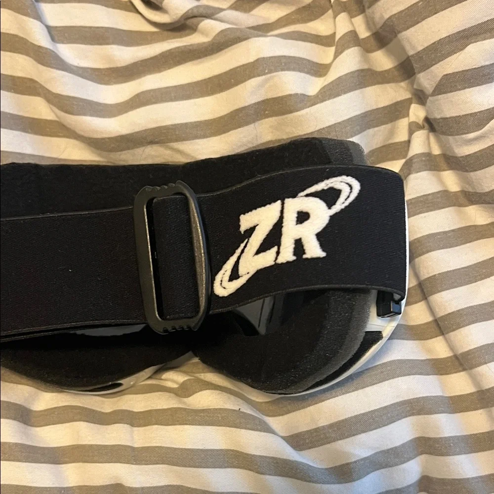 White Zionor Winter Goggles with Mirrored Lens